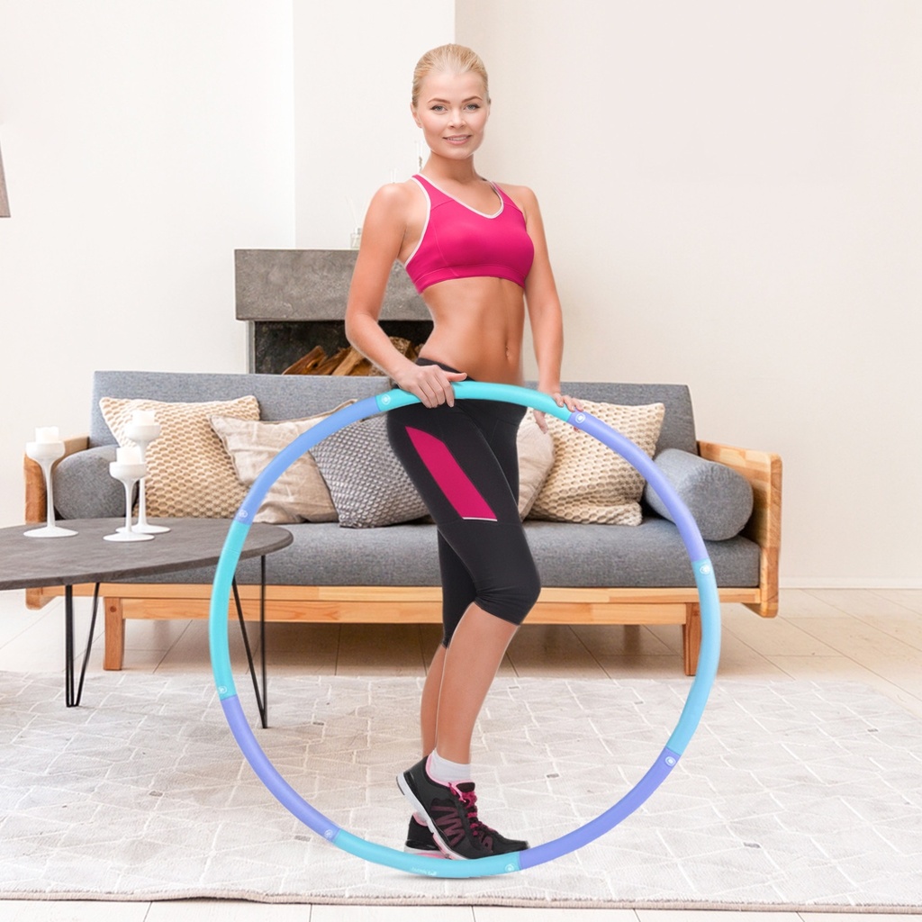Modelka trenuje z obręczą Hula-Hoop AsVIVA HH1 dla jędrnego, płaskiego brzucha
