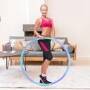 Modelka trenuje z obręczą Hula-Hoop AsVIVA HH1 dla jędrnego, płaskiego brzucha